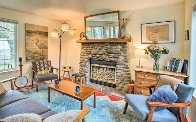 Charming Rockaway Beach House, Walk to Ocean!
