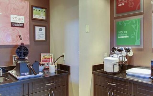 Travelodge Ambassador Bridge Windsor