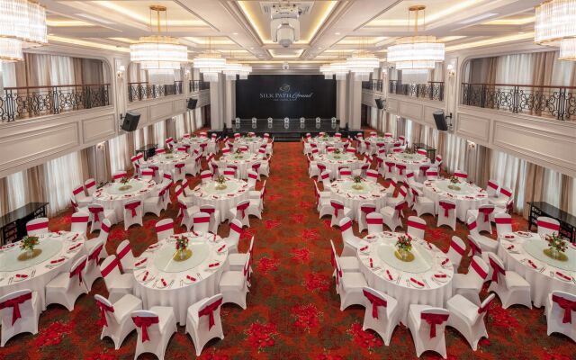 Silk Path Grand Hue Hotel