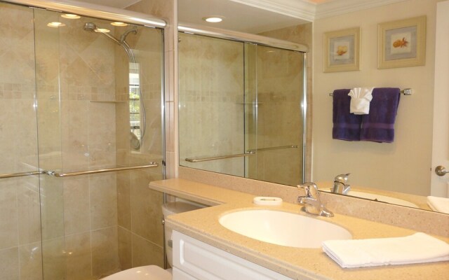 Ideal Beachfront Condo With Pool and two Balconies