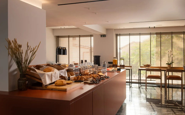 Naus Hotel