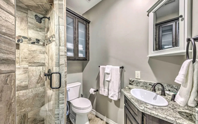 Modern Mtn Retreat, Walk to Lake & Trails!