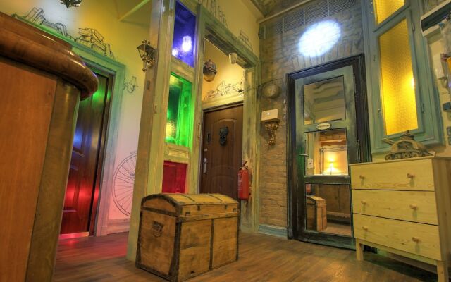 Lavender Circus Hostel And Apartments