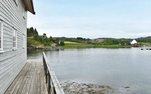 8 Person Holiday Home in Lesund