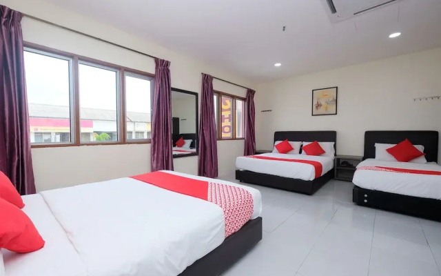OYO 1104 Q Hotel