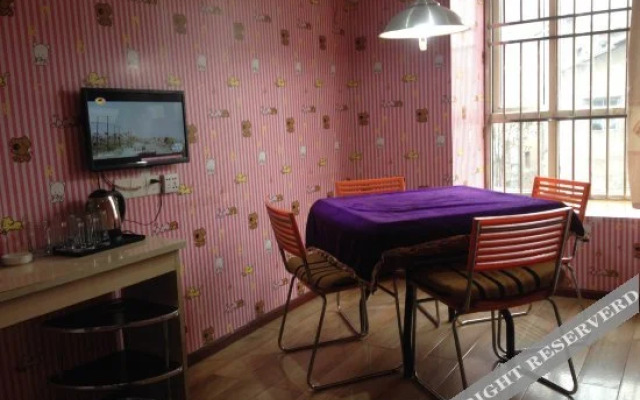 V8 Apartment Hotel