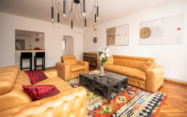 Authentic Design 2bdr Apartment in Old Town