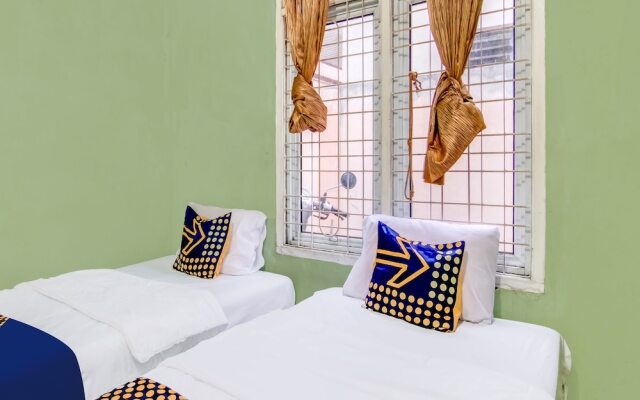 SPOT ON 91875 Nayla Homestay Syariah Near Koro Koro Panam, Karaoke, Pool, & Cafe