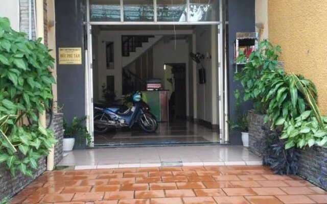 Duc Phu Tam Hostel