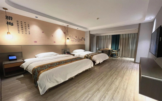 Hailong Hotel (Wanda Plaza Pang Xuchang East Station)