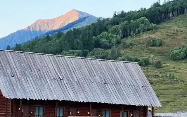 Hemu Yashan Wuyu Homestay (Hemu Scenic Area)