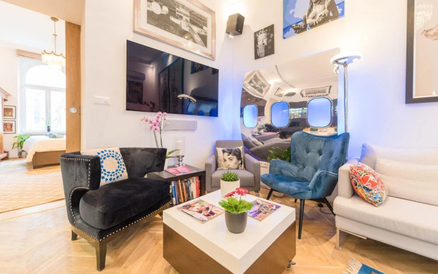 Venus Apartments - The Actor´s Den