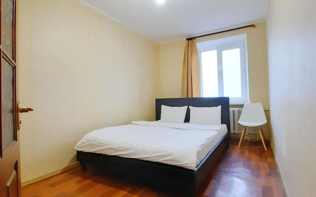 2-комнатная квартира с кроватью и диваном и ванной Сеть апартаментов Alex Apartments Бесконтактное заселение 24-7