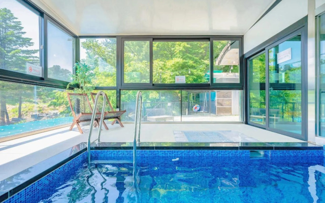 Two Romantic Birds Pool Pension