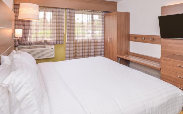 Holiday Inn Express Palm-Desert by IHG