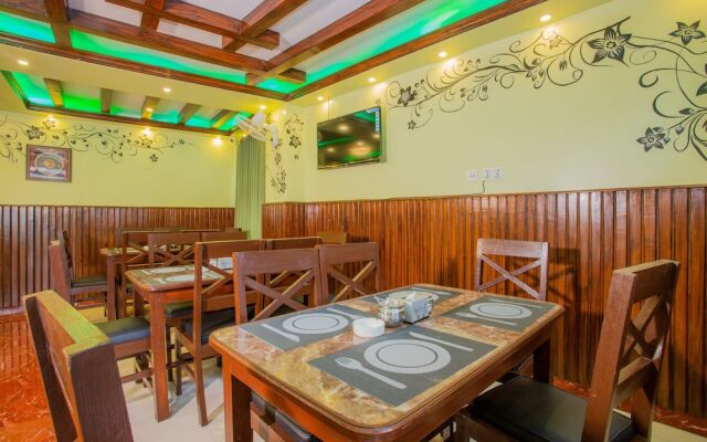 OYO 163 Hotel Arhant Inn