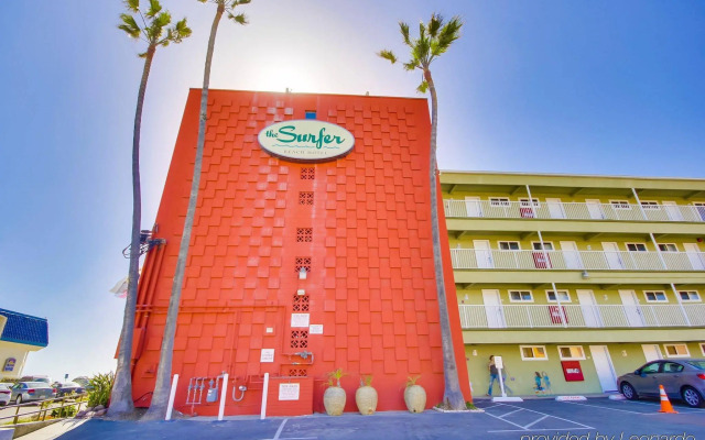 Surfer Beach Hotel