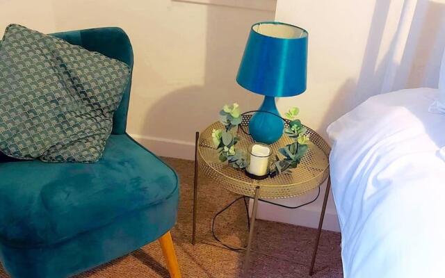 Flat 12A - Central, modern, bright apartment with free wifi