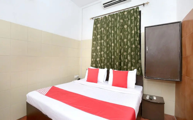 Collection O 12986 The Red Hotel