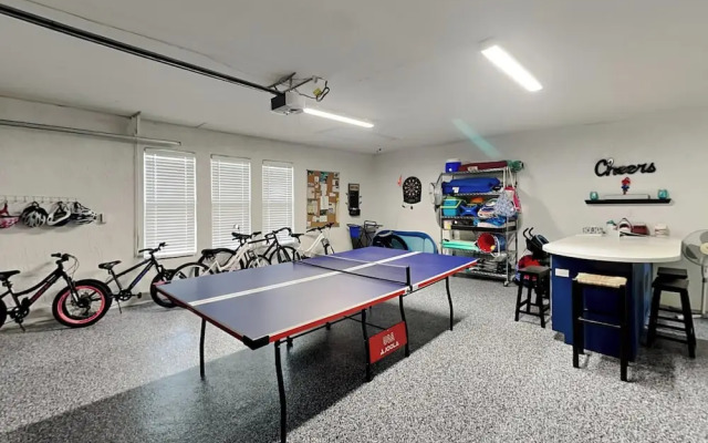 Tropical Breeze Dockside Oasis