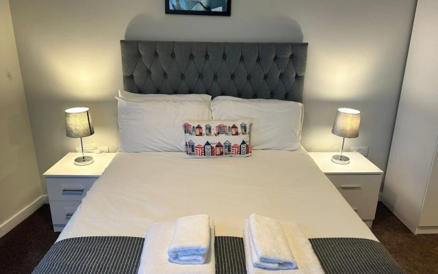 Adelphi Wharf Apartments by Beehosting