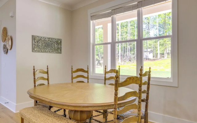 Spacious Lake Sinclair Vacation Rental w/ Dock!