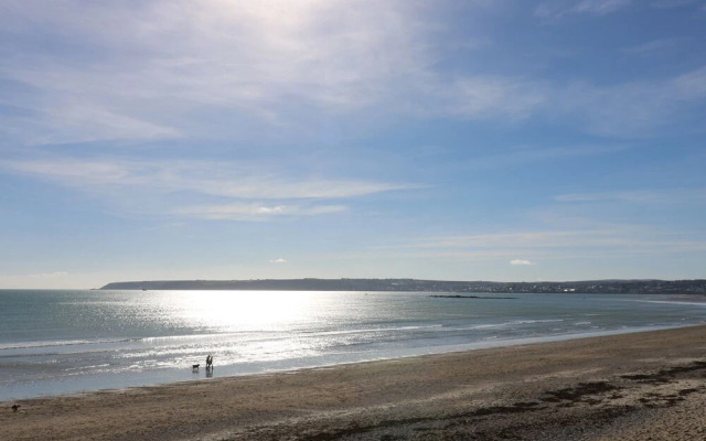 Praa Waves