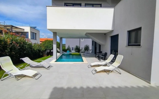Duša - With Pool - H