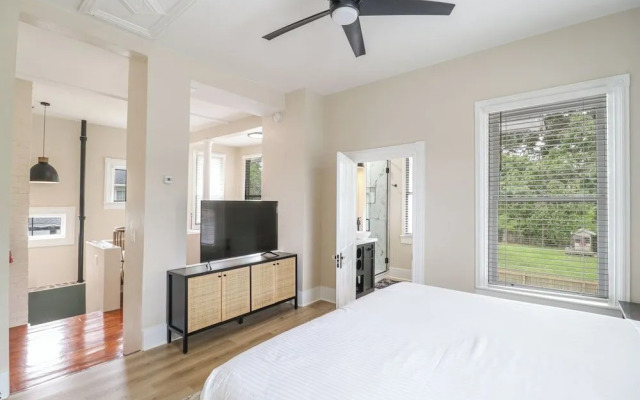 Aerie Loft: Cozy 1-bedroom Retreat in Biloxi, Perfect for Couples!