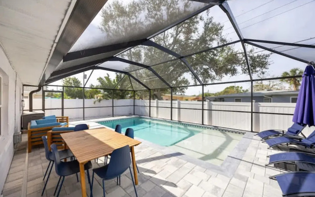 Fun Family-friendly Largo Home Heated Pool