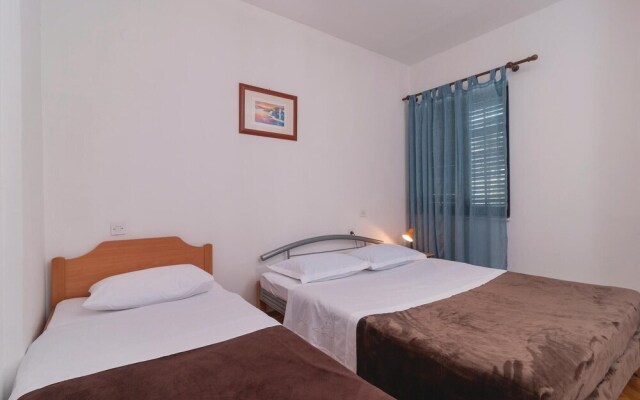 Amazing Home in Kastel Kambelovac With Wifi and 3 Bedrooms