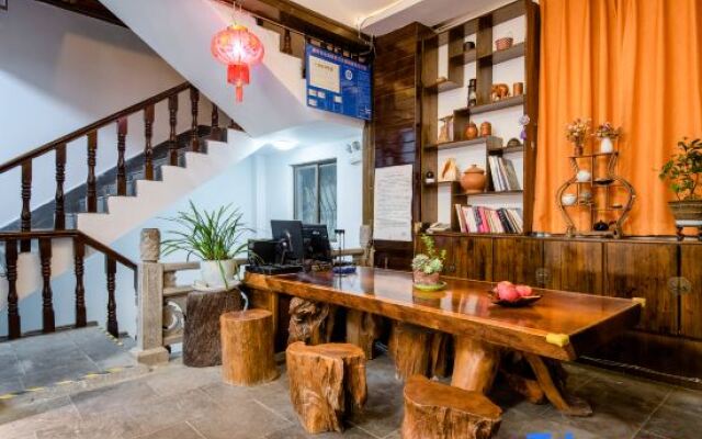 Tengchong Yinghe sightseeing Inn