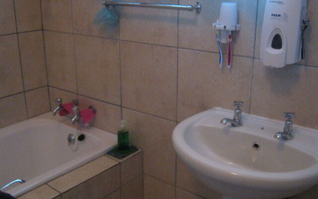 Terrylin Backpackers - Adults Only