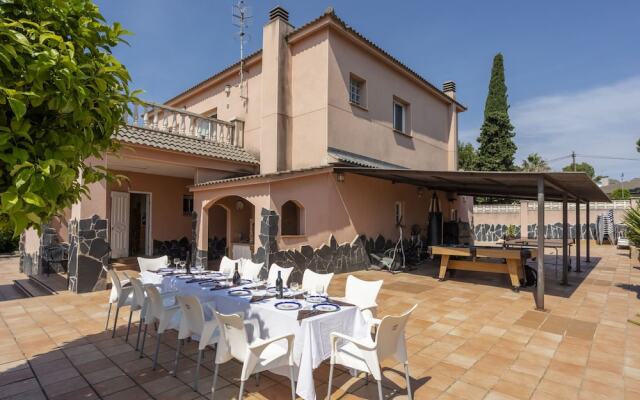 Premium Holiday Home in El Vendrell With Swimming Pool