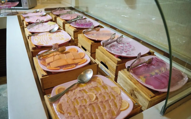 Lian Park Hotel