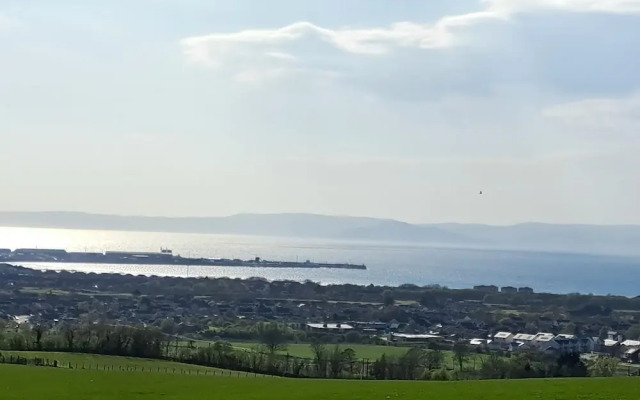 Charming 1-bed Apartment in Troon