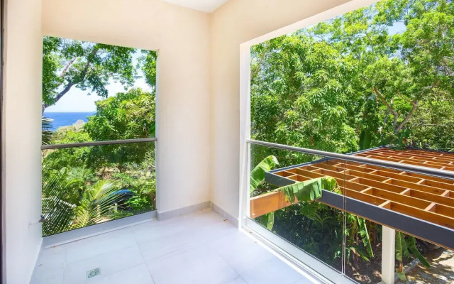 West Bay Breeze 3 Bedroom Home by RedAwning