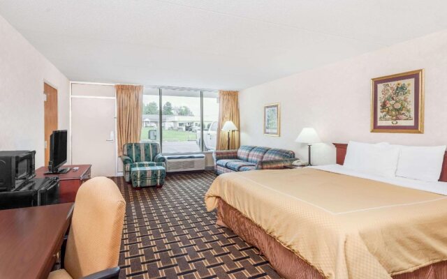 Relax inn by OYO Greeneville Near Hwy US-321