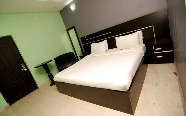 Pine Crest Exclusive Hotel & suite