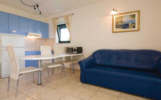 Amazing Home in Pasman With Wifi and 8 Bedrooms