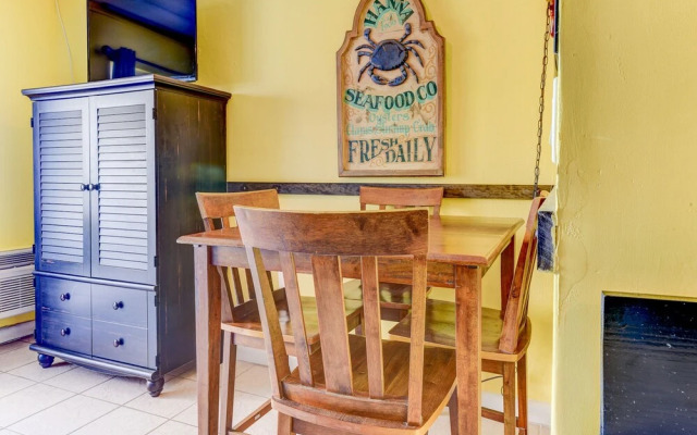 Beachers Lodge by Vtrips