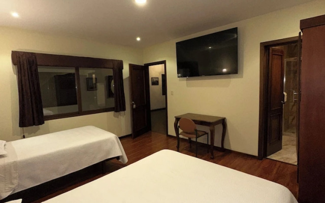 Hotel & Suites El Quijote
