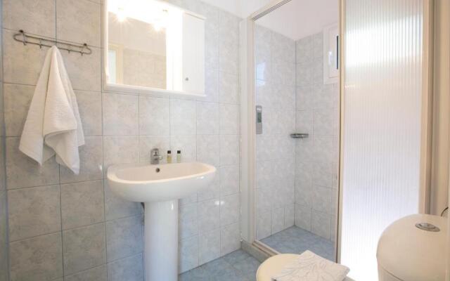 Spacious Studios Lefkada Mountain View Near Beach