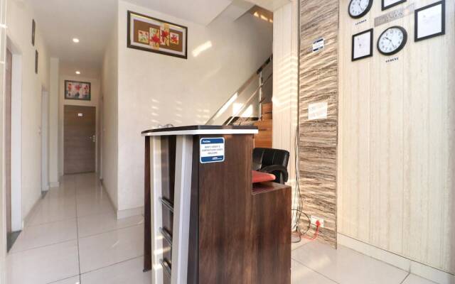 OYO 28142 Hotel Sharrytel