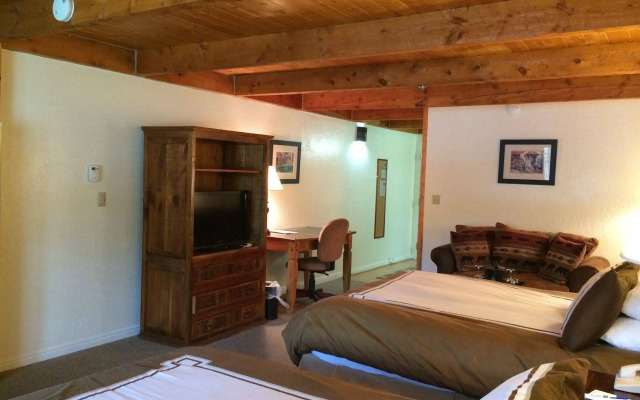 The Boulder Creek Lodge