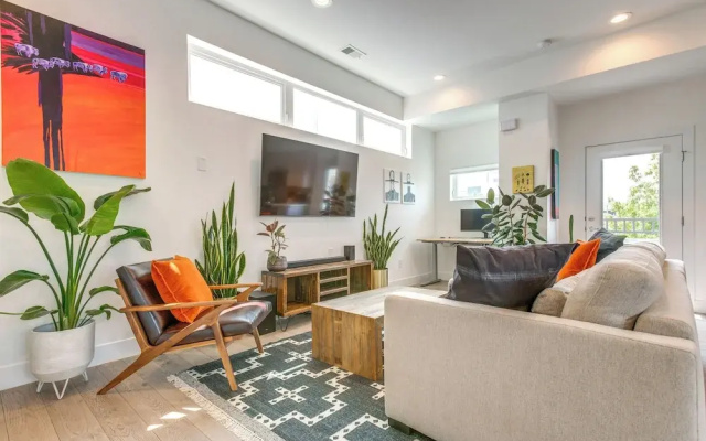 Modern Denver Townhome w/ Rooftop Terrace!