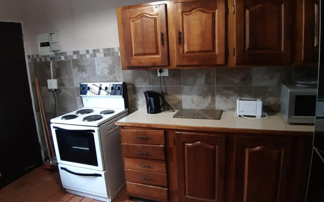 Roos Getaway Apartments #8