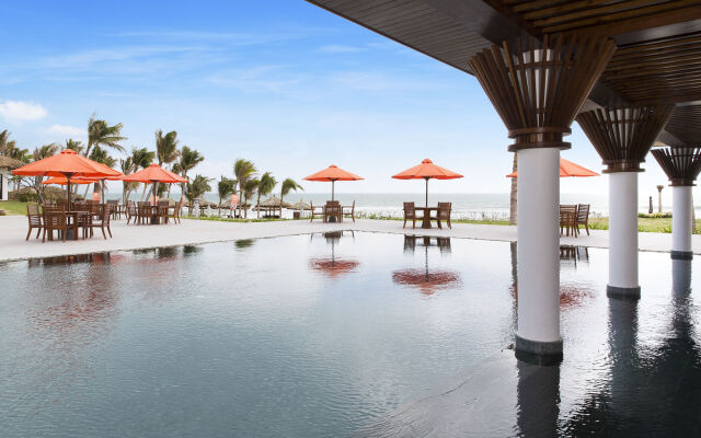 Cam Ranh Riviera Beach Resort & Spa