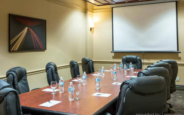 Radisson Hotel & Suites Fort McMurray