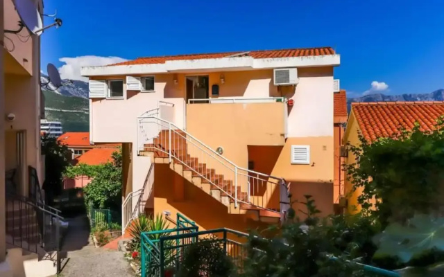 Relaxing Apartment on Budva Coastline